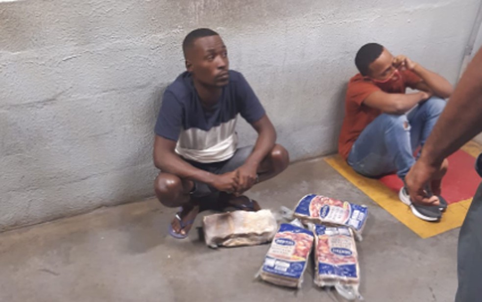 Tio e sobrinho foram mortos após terem furtado carne em supermercado — Foto: Arquivo pessoal