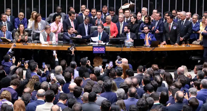 Camara-aprova-aumento-do-numero-de-deputados-para-531-texto-vai-ao-Senado
